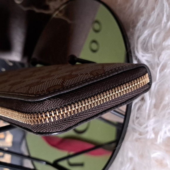 Gucci Vintage Metallic Zip Wallet EUC - Picture 10 of 16